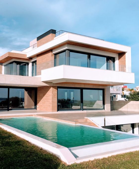 Renting a villa or holiday home can be the perfect recipe for a great holiday! In our offer you will find a variety of villas and houses in many destinations on the Adriatic: in Istria, Kvarner, Dalmatia and the islands. Large, small, with or without swimming pool, with or without garden, by the sea or in the hinterland, our offer is great!